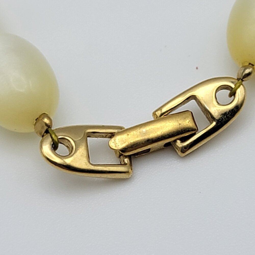Vintage NAPIER Yellow Moonglow Lucite Beaded Necklace Gold Tone Beige Enamel 25" - Picture 9 of 12